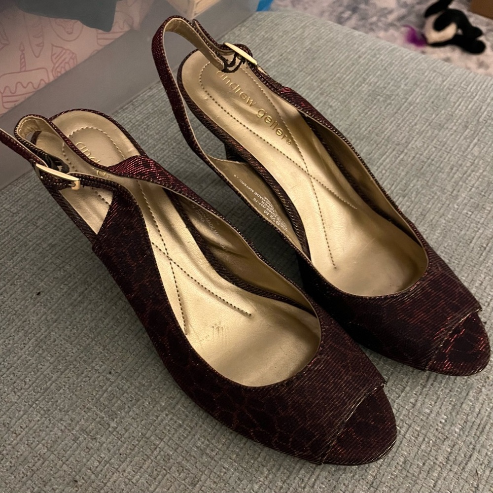 Shimmery black/red/gold heels by Andrew Geller. Perfect for the holidays.